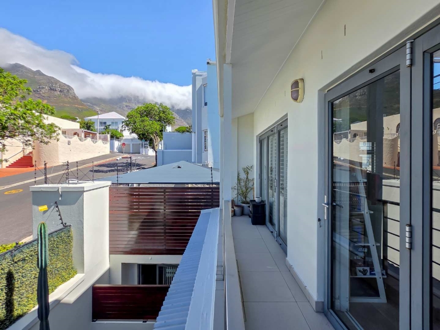 2 Bedroom Property for Sale in Vredehoek Western Cape